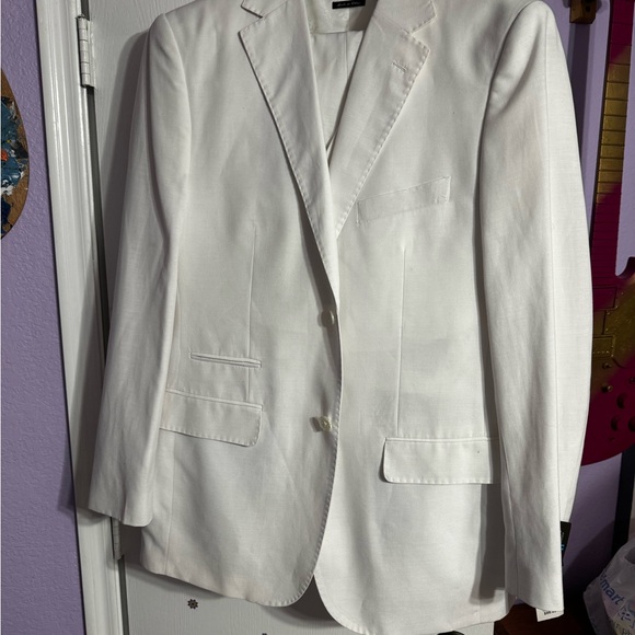 Steve Harvey celebrity edition white three-piece suit